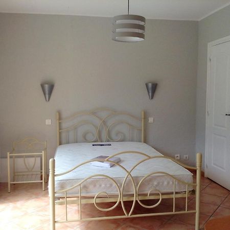 Charmant Appartement A Le Muy Avec Terrasse Et Jardin エクステリア 写真