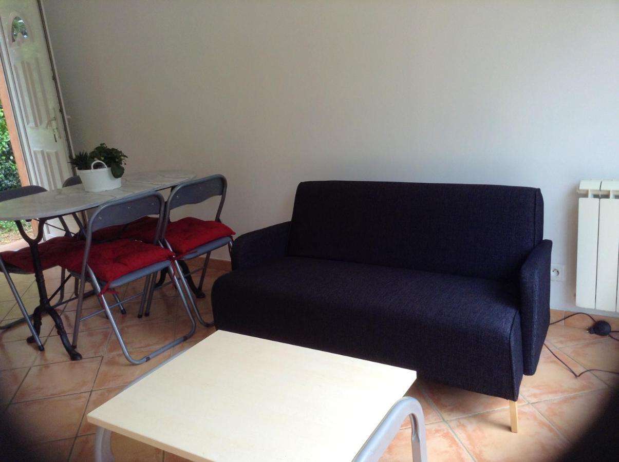 Charmant Appartement A Le Muy Avec Terrasse Et Jardin エクステリア 写真