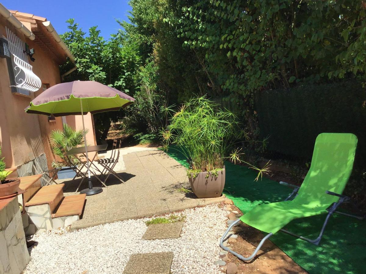 Charmant Appartement A Le Muy Avec Terrasse Et Jardin エクステリア 写真